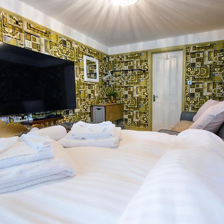 Deluxe 2 Bed Versace Bungalow Hot Tub, Sky Tv, Cinema Screen Saffron Walden Luaran gambar