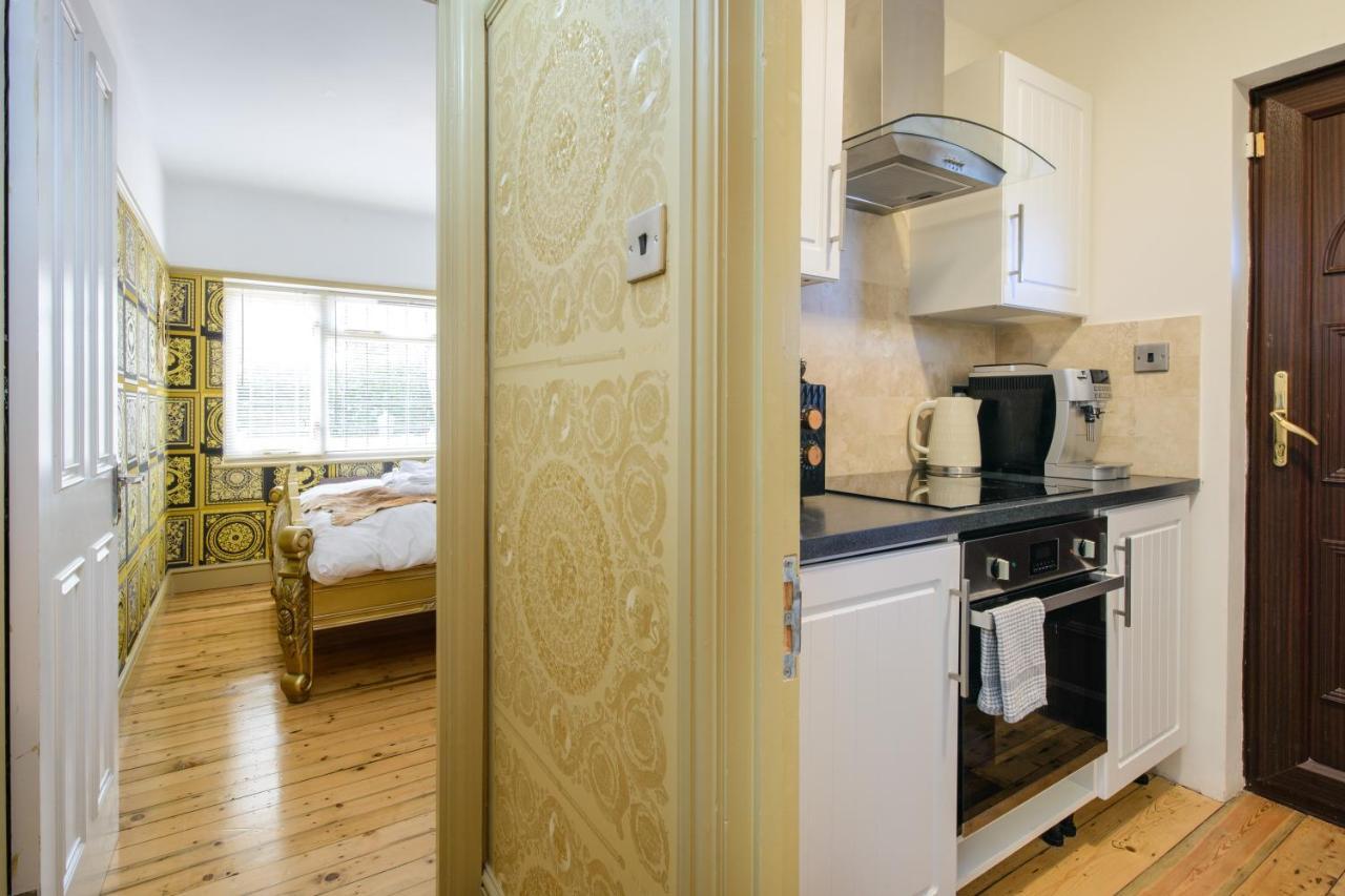 Deluxe 2 Bed Versace Bungalow Hot Tub, Sky Tv, Cinema Screen Saffron Walden Luaran gambar
